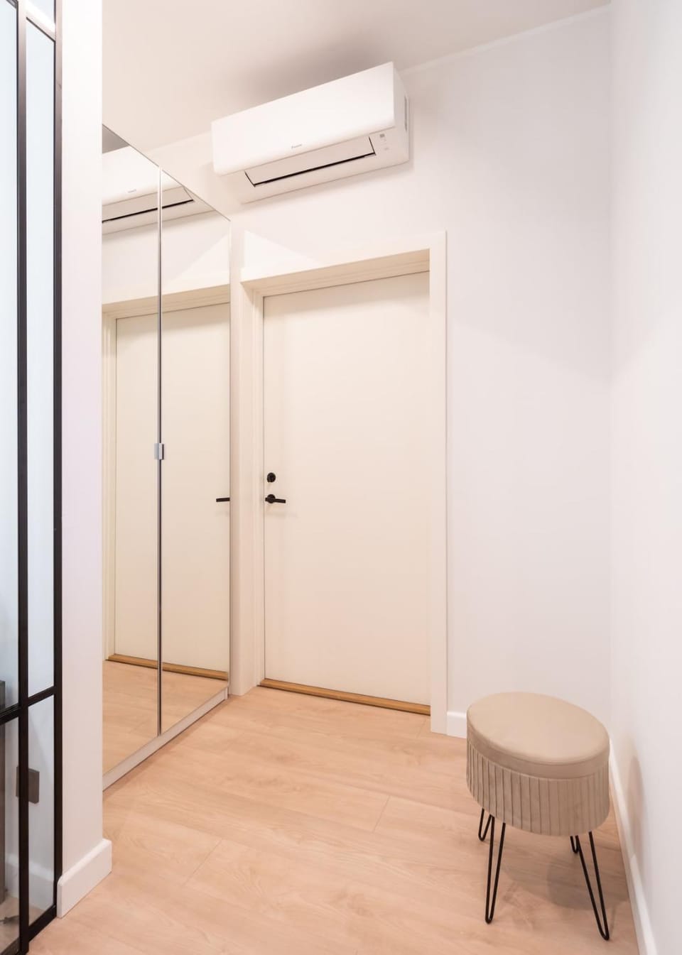 New Old Town studio - Luxury mattress, TV, Work desk, AC, Security Apartment in Riga