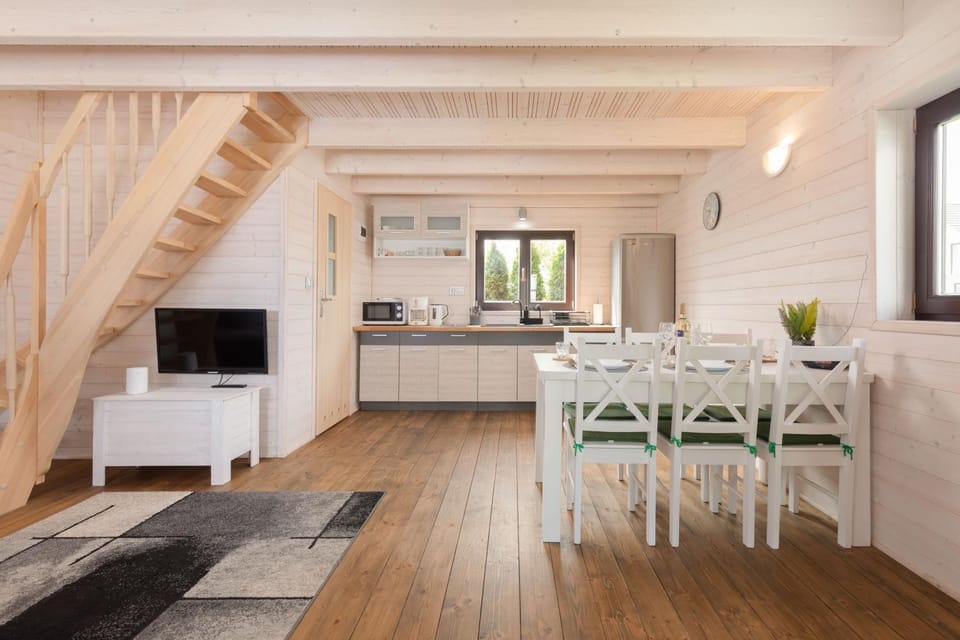 TV and multimedia, Kitchen or kitchenette, Living room, Seating area, Dining area, oven, stove