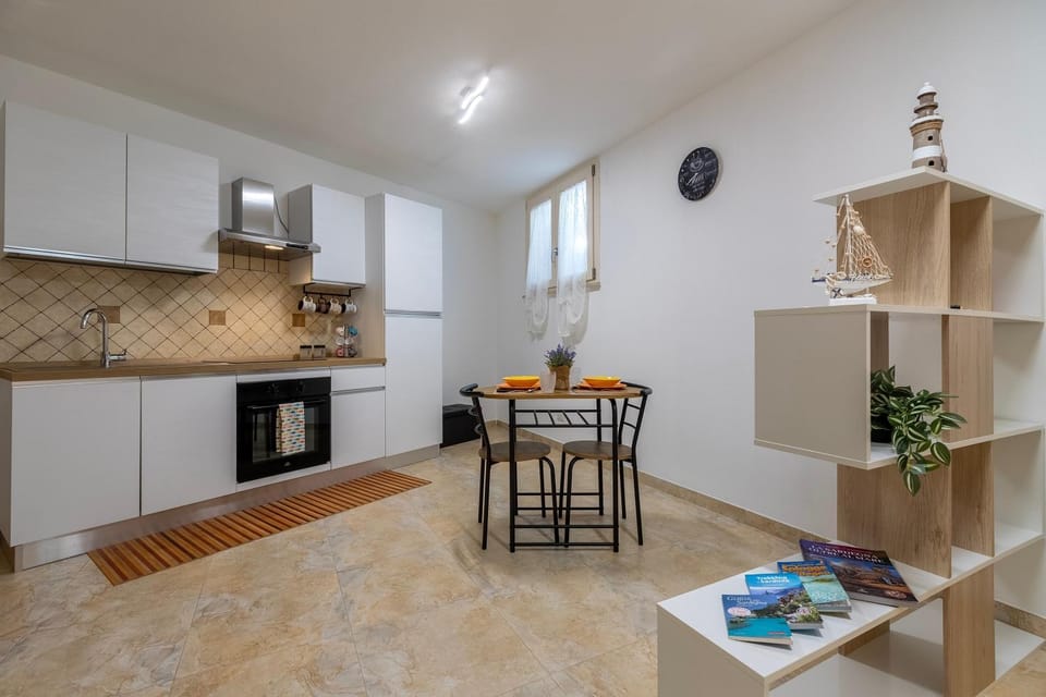 Property building, Kitchen or kitchenette, Living room