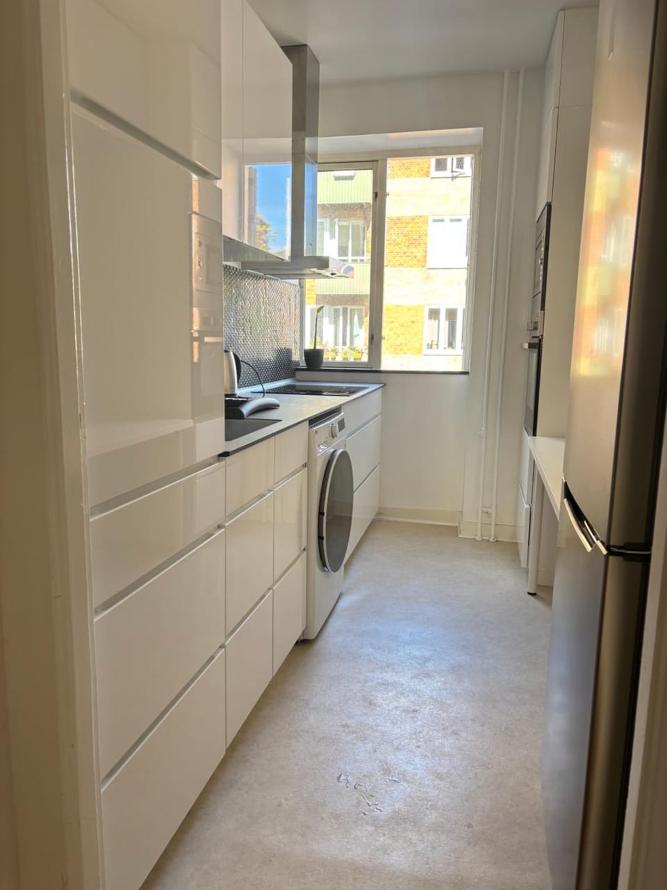 Kitchen or kitchenette, oven, stove, washing machine, dryer