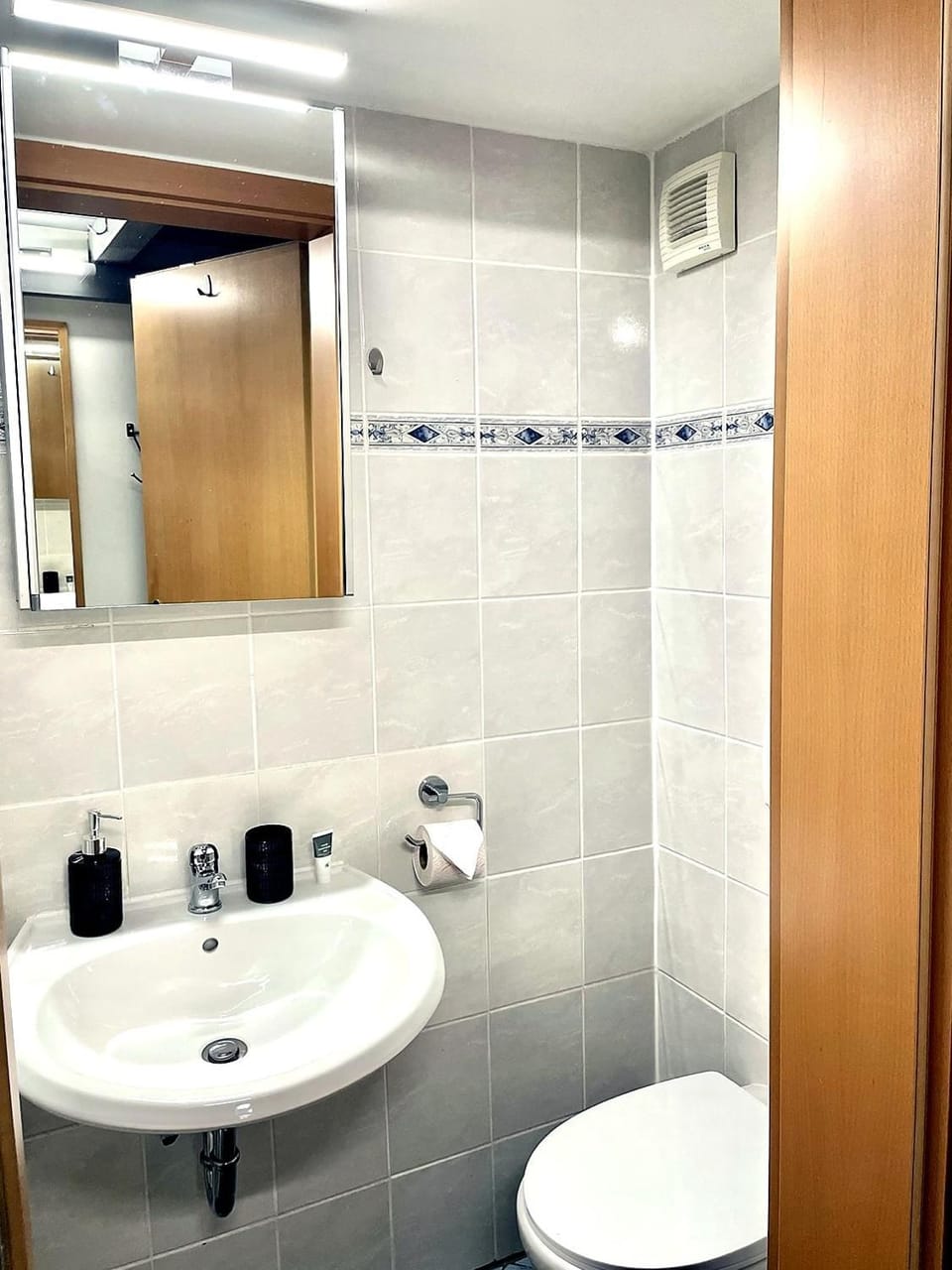 Shower, Toilet