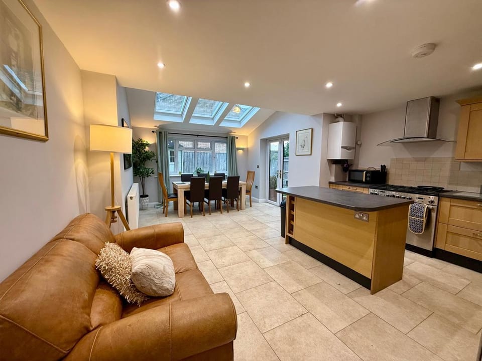 Kitchen or kitchenette, Dining area, dishwasher