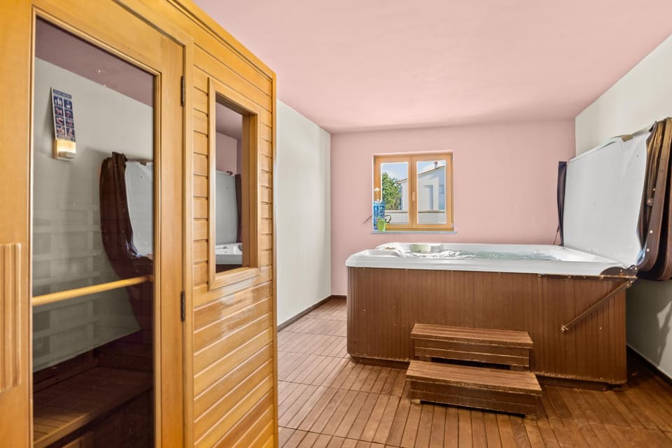 Villa Palatium for 14 people in Fazana with sauna & jacuzzi only 800 meters from the beach Villa in Fažana