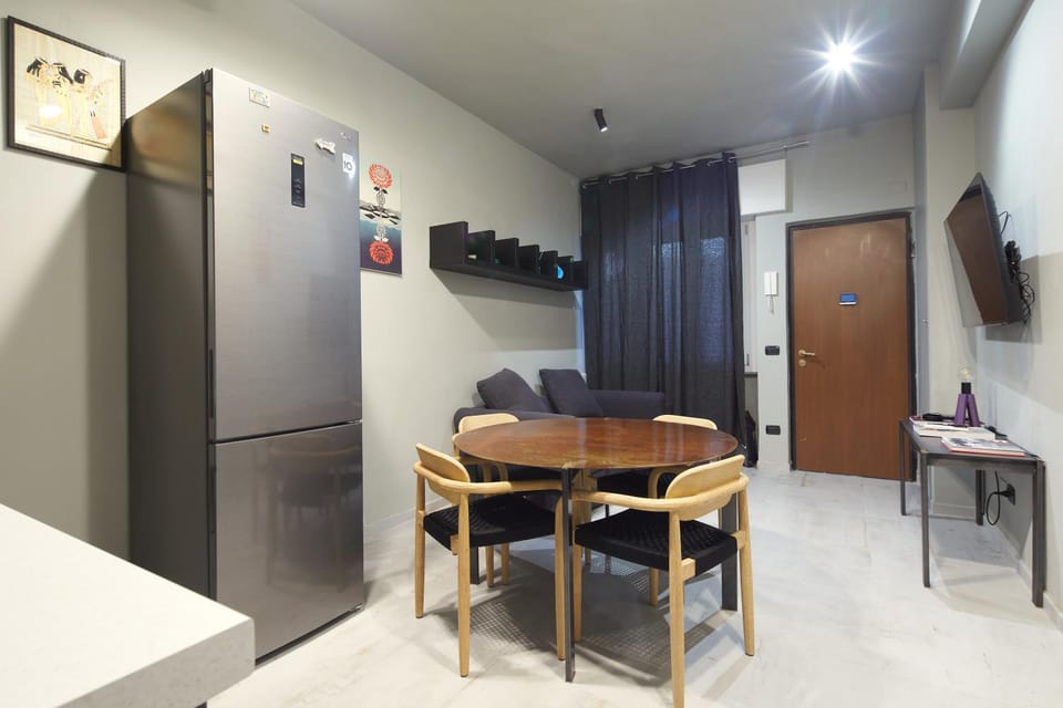 Living room, Seating area, Dining area, Lunch