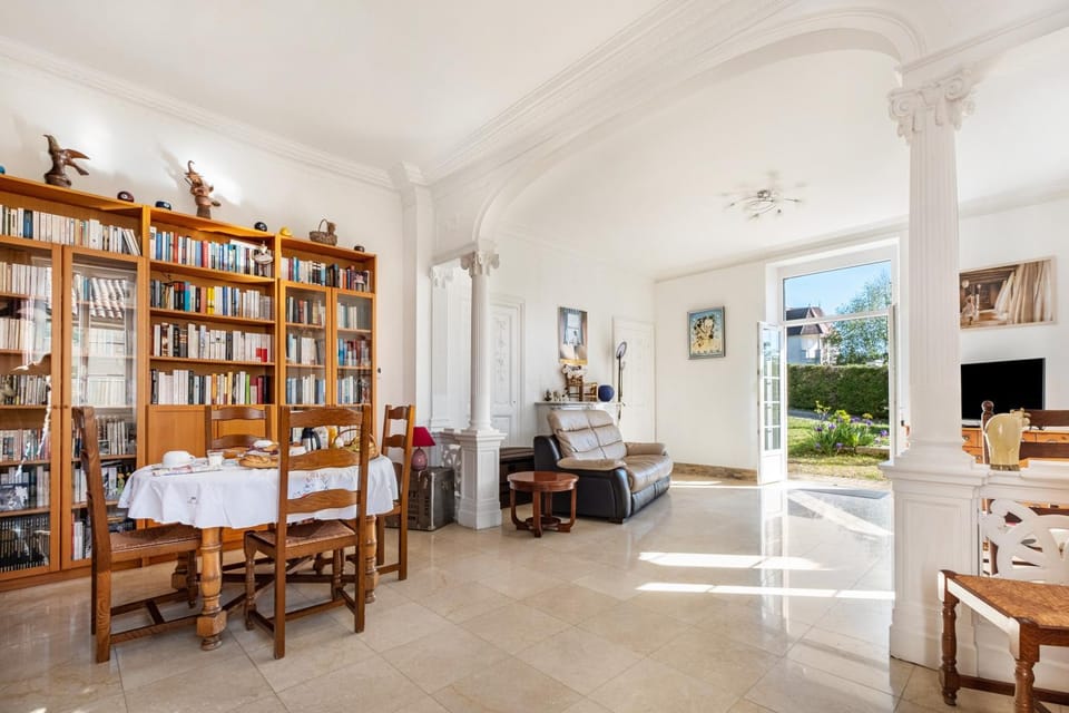 Property building, Living room