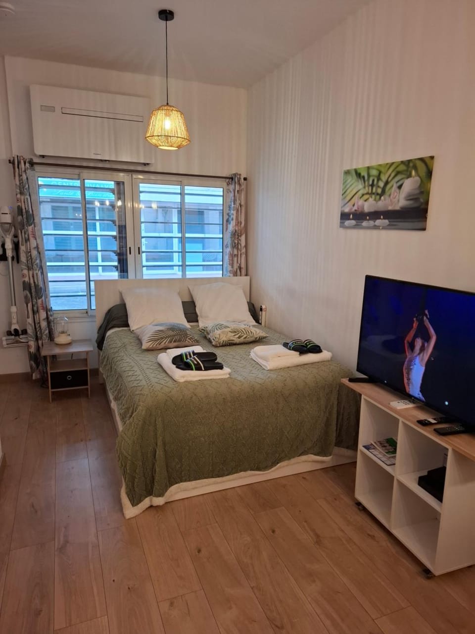 Bed, TV and multimedia