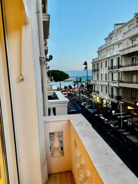 Sublime 2 pièces vue Mer Palais Miramar Apartment in Cannes