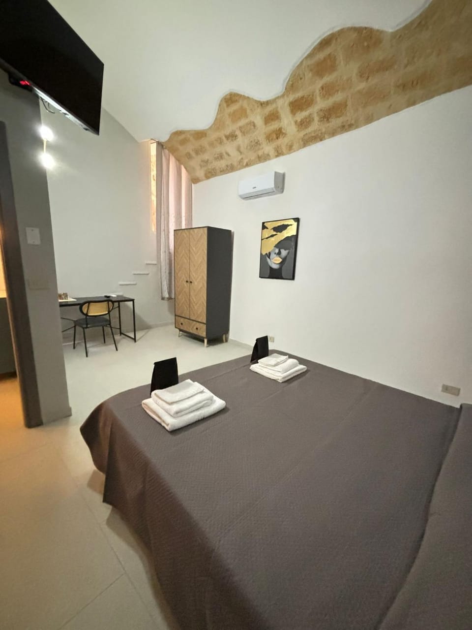 TV and multimedia, Photo of the whole room