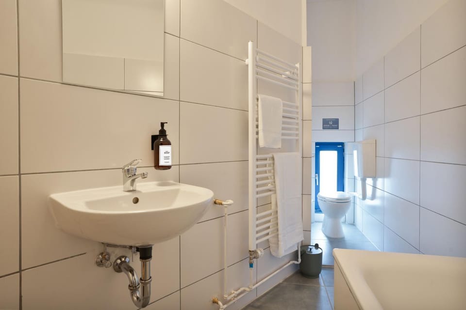 Shower, Bathroom, towels