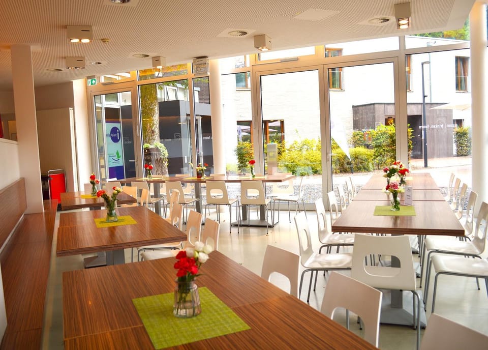 Restaurant/places to eat, Seating area