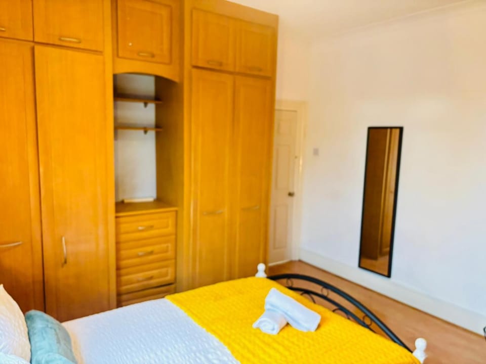 Bed, Photo of the whole room, Bedroom, wardrobe