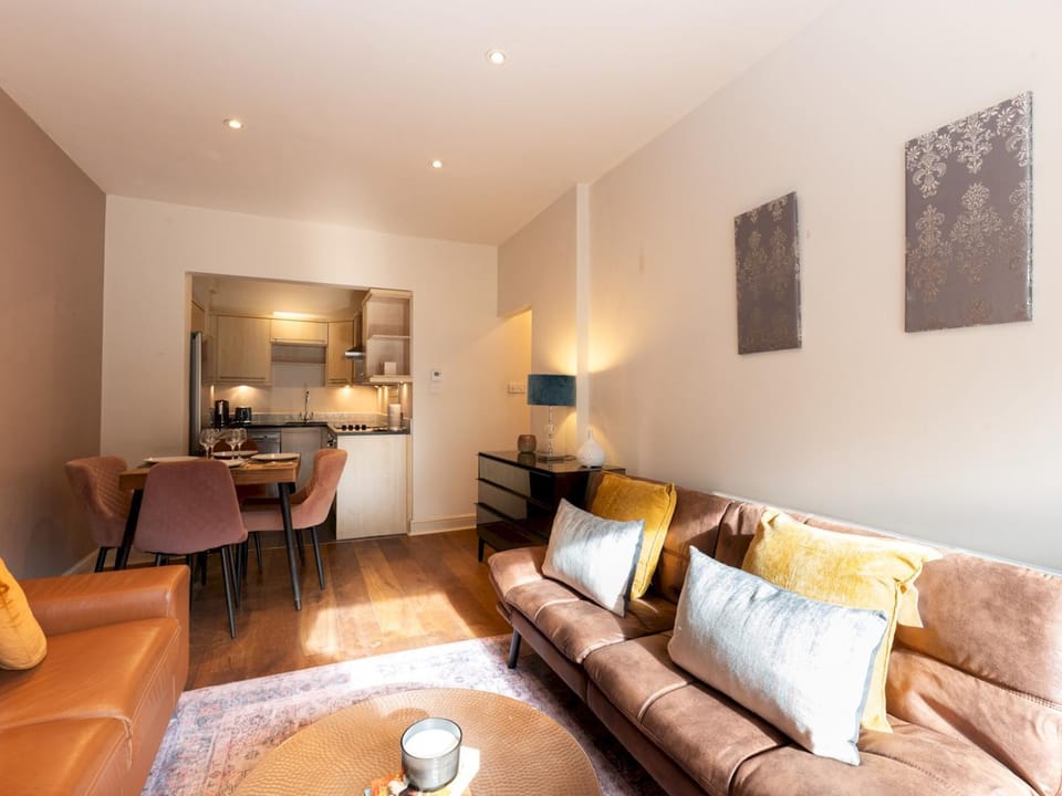 Coffee/tea facilities, Kitchen or kitchenette, Living room, Other, Seating area, Dining area