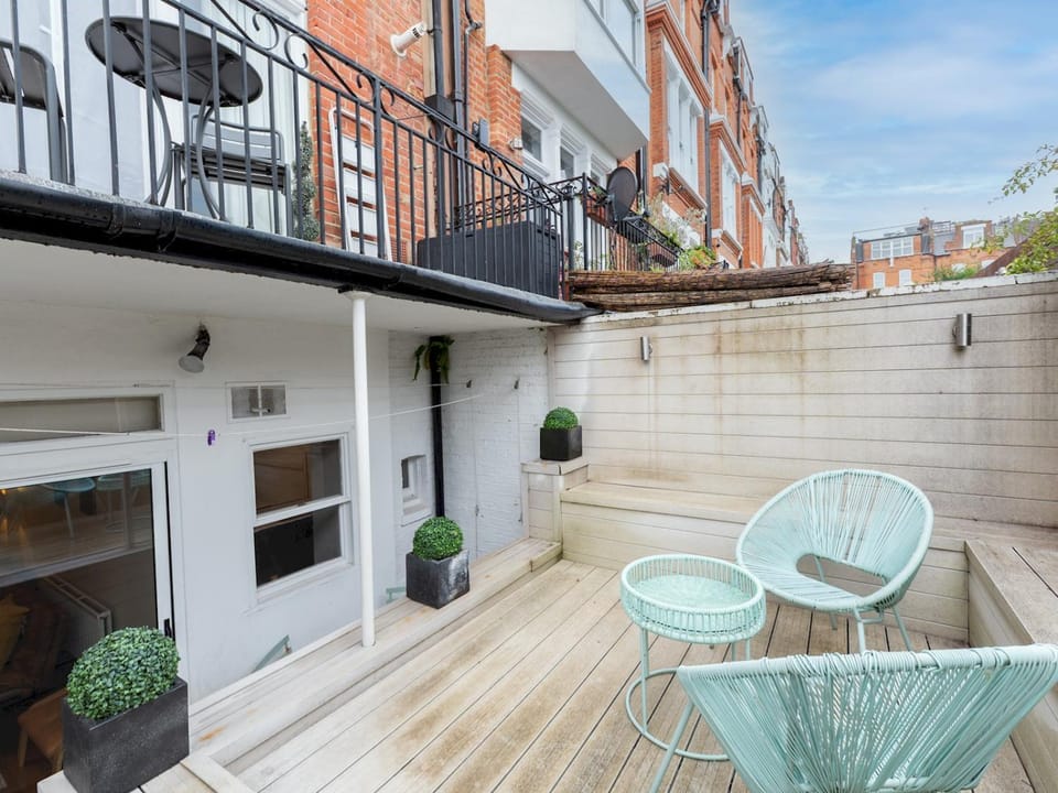Property building, Patio, Day, View (from property/room), Balcony/Terrace, Other, Dining area