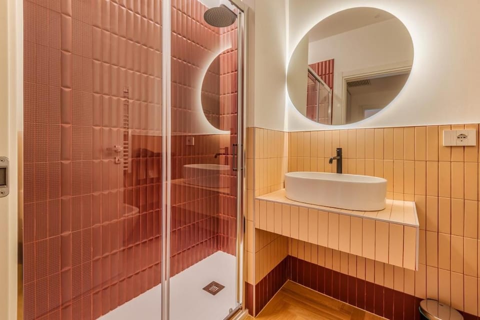 1 from metro-new luxury studio-Pta Venezia 7 Apartment in Milan