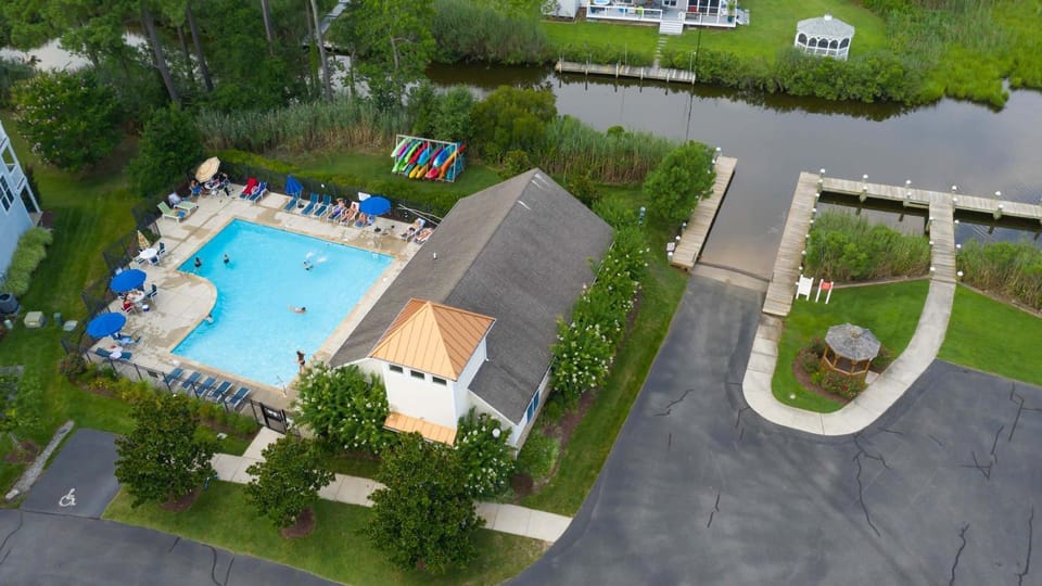 Creekside Getaway - Stay for 8 House in Millville