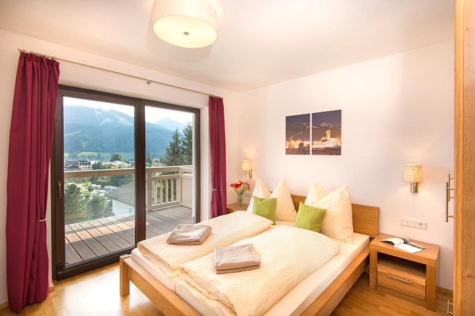 Balcony/Terrace, Bedroom, City view, Mountain view