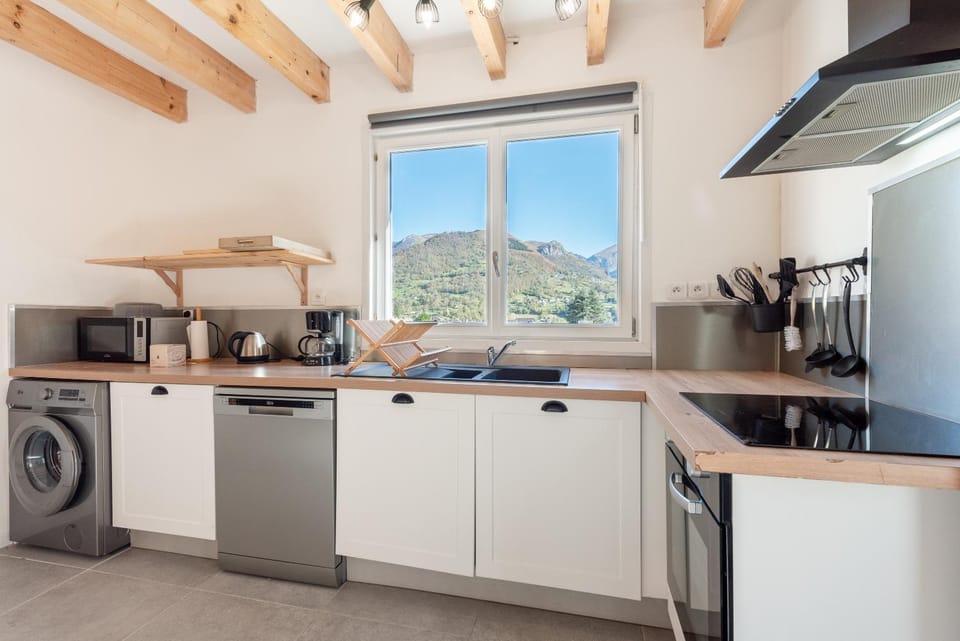 Kitchen or kitchenette, Living room