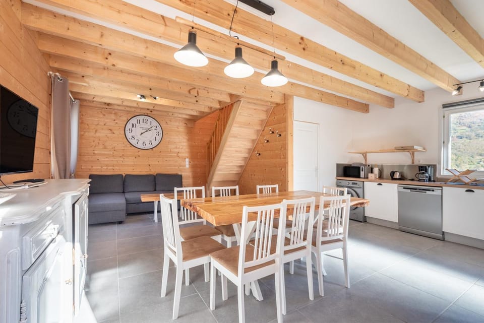 Property building, Kitchen or kitchenette, Living room