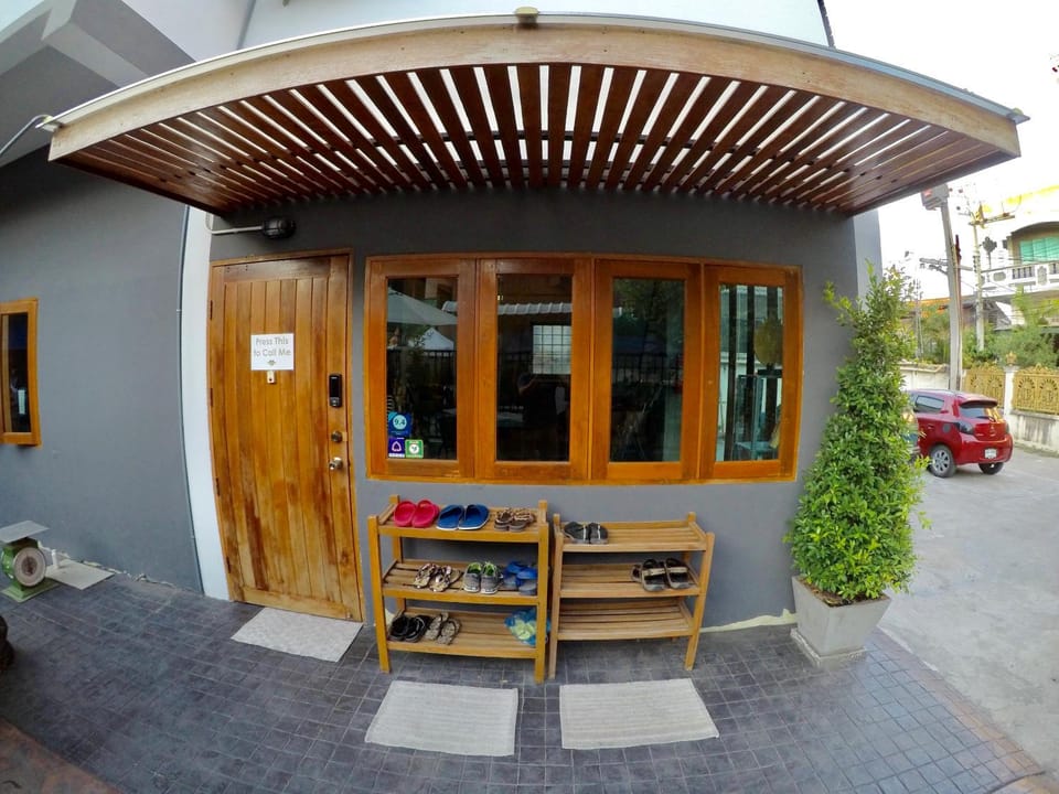 Property building, Facade/entrance, Day, On site