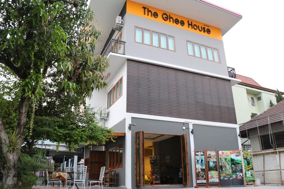 Property building, Facade/entrance, Day, On site