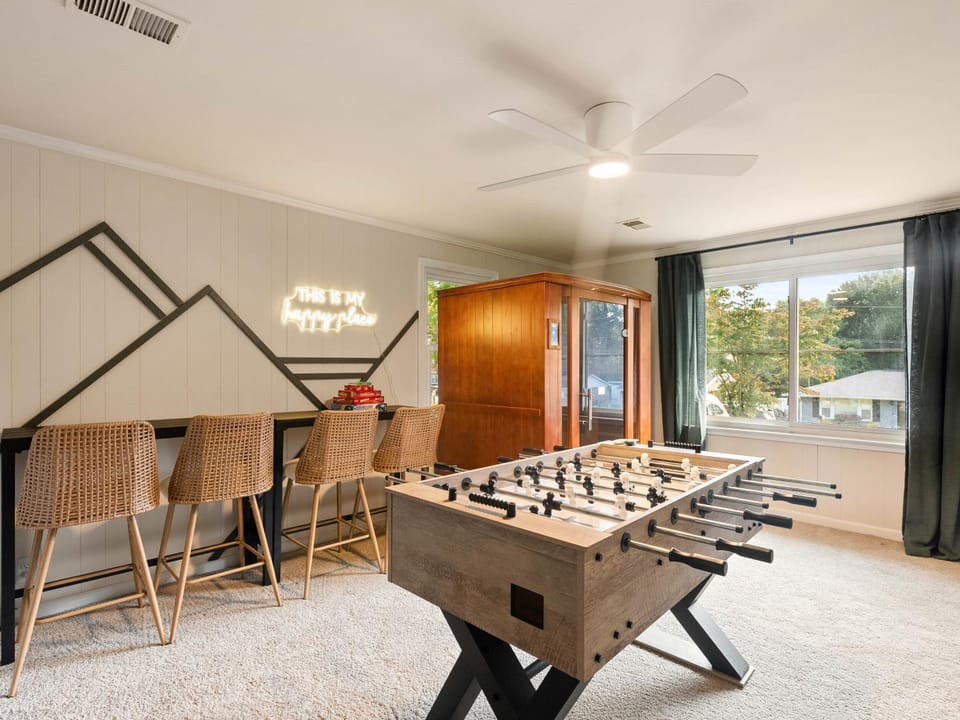 Game Room, Game Room