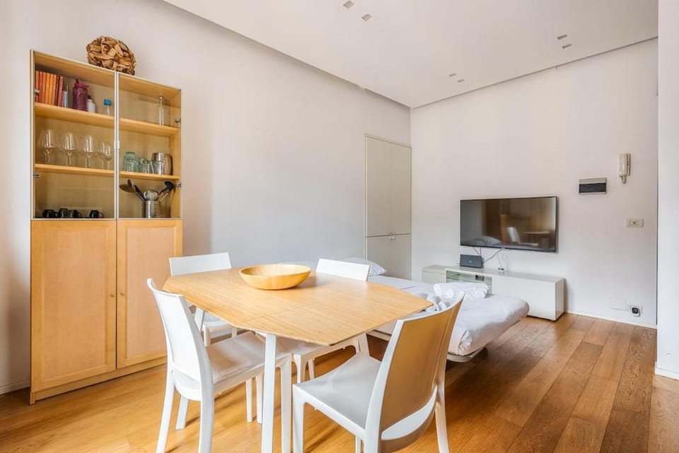 Porta Venezia Charme-2km from Centrale-15' Airport Apartment in Milan