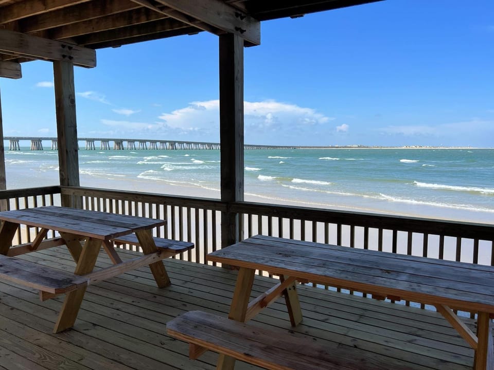 Atlantis - Oceanfront Seating at its Finest! House in Alvin