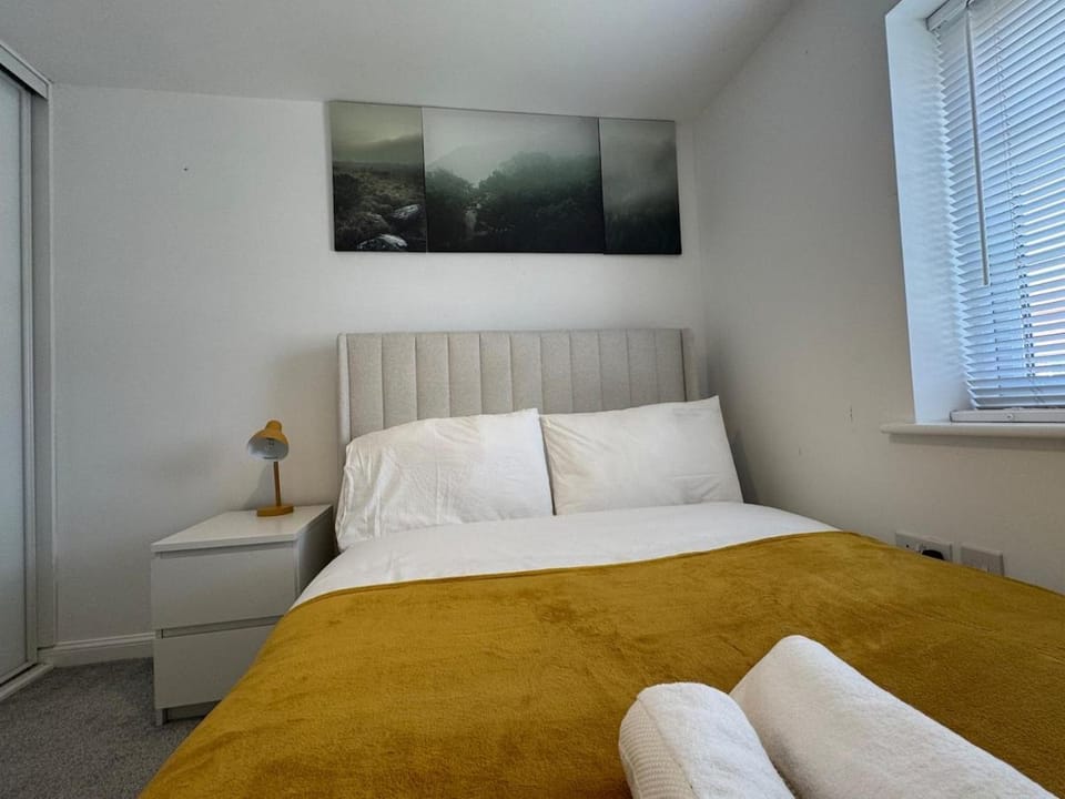 2 Private Contractor-Friendly Rooms Apartment in Wolverhampton