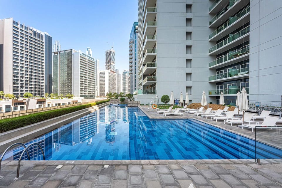Free housekeeping visits during your stay - StayShort - Business Bay for 4 people with a Fabulous Pool Apartment in Dubai