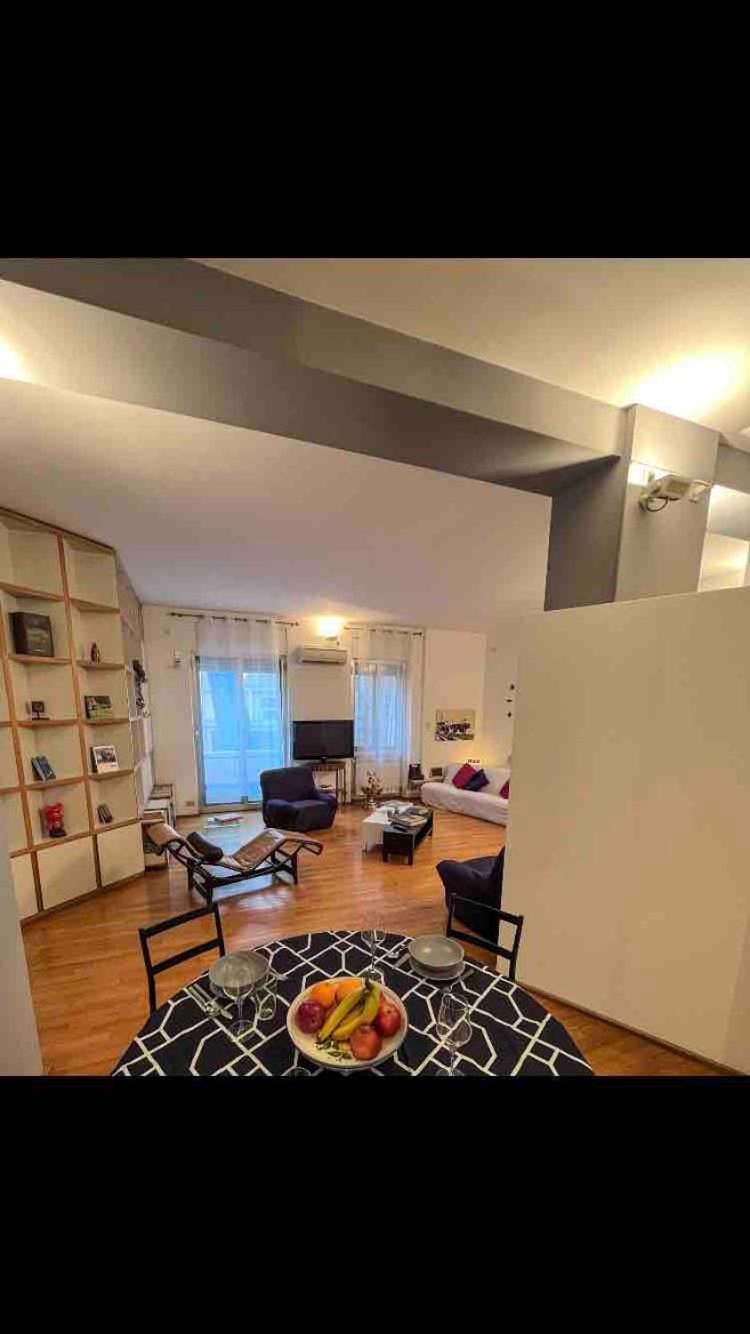 Free private Parking 120 mq Duomo 15 a piedi Apartment in Milan