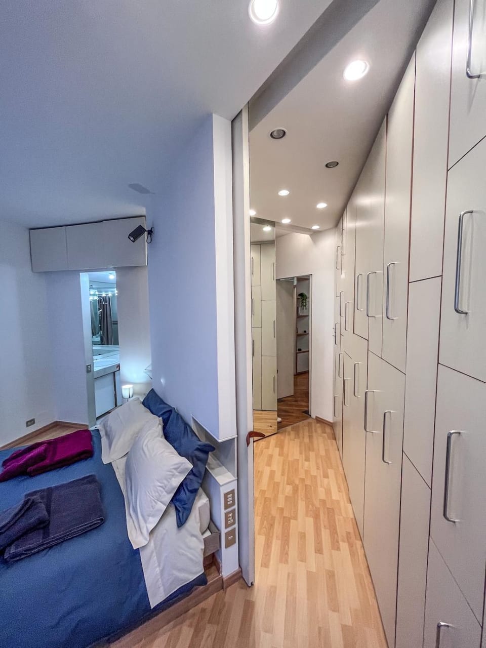 Free private Parking 120 mq Duomo 15 a piedi Apartment in Milan
