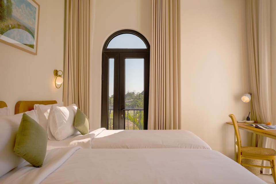 Property building, Bed, Bedroom
