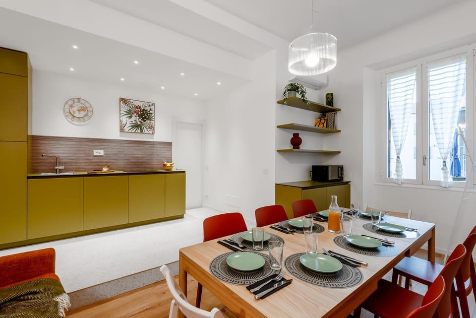 Kitchen or kitchenette, Living room, Seating area, Dining area