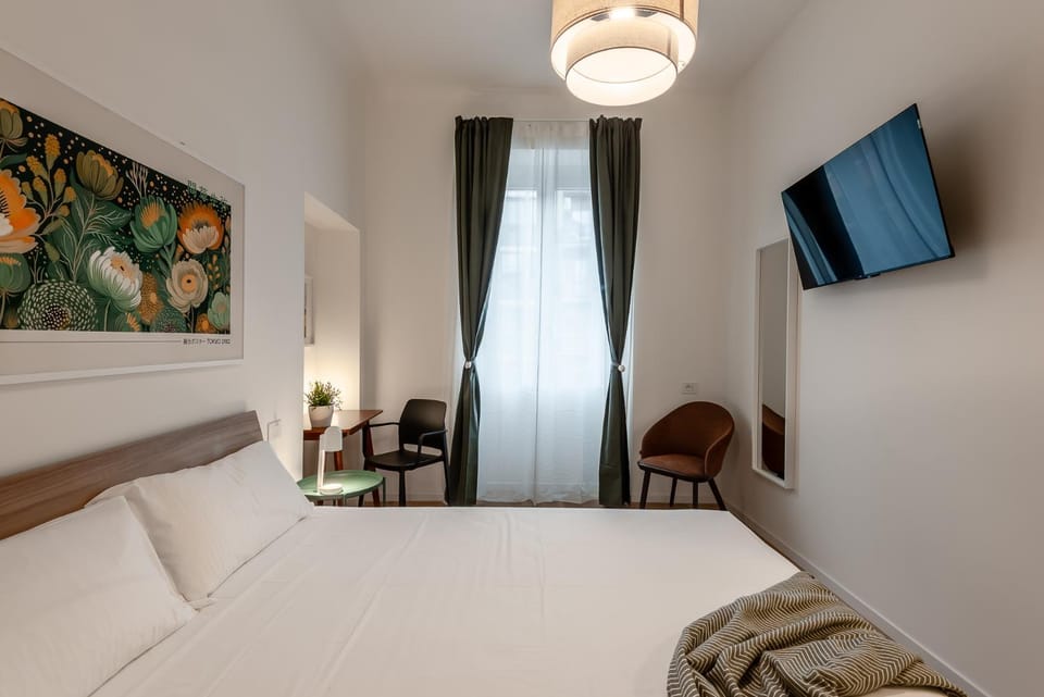 Bed, TV and multimedia, Photo of the whole room, Bedroom