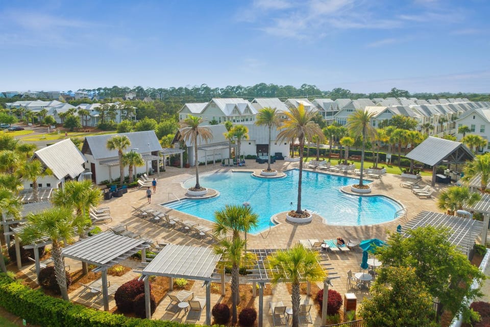 Neighbourhood, Natural landscape, Balcony/Terrace, Swimming pool, Swimming pool, sunbed
