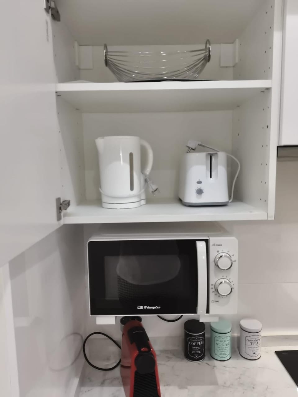 Coffee/tea facilities, toaster