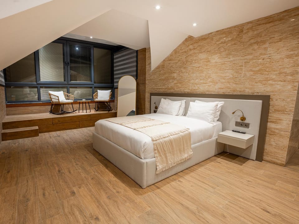 Bed, Living room