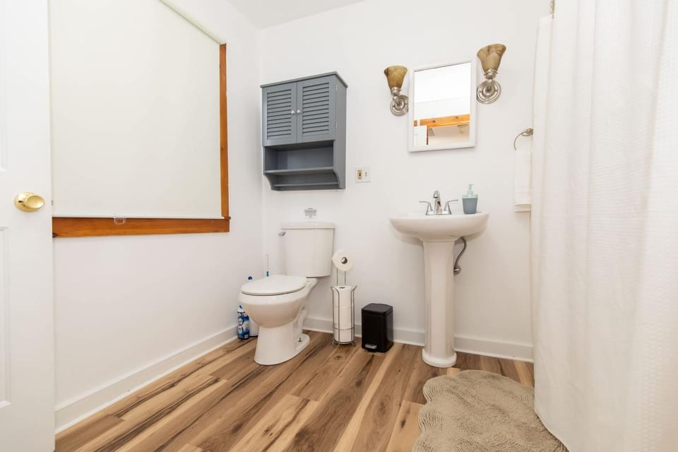 Entire 1 Bdrm house 5 mins from NWMC and DwnTwn House in Saint Albans City