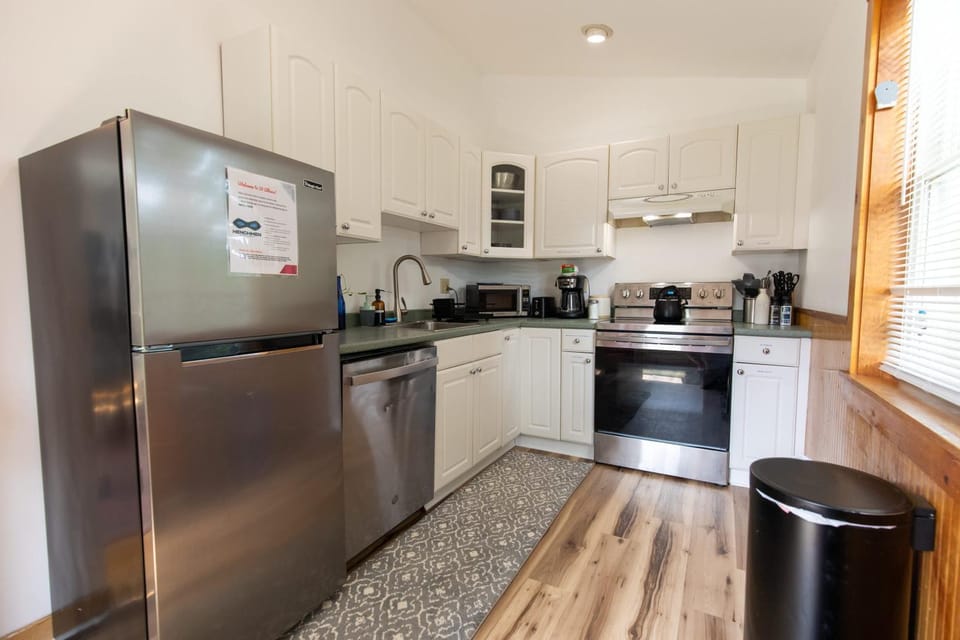 Entire 1 Bdrm house 5 mins from NWMC and DwnTwn House in Saint Albans City