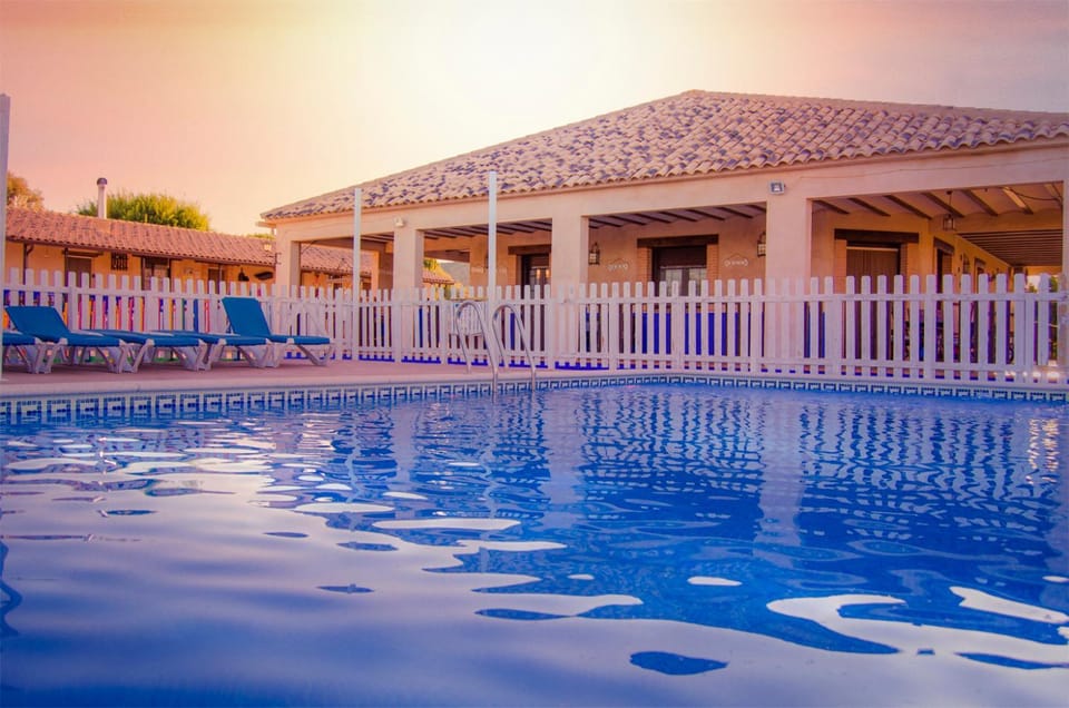 Property building, Day, Pool view, Swimming pool, Swimming pool, sunbed