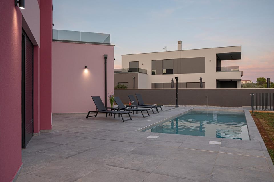 BBQ facilities, Swimming pool