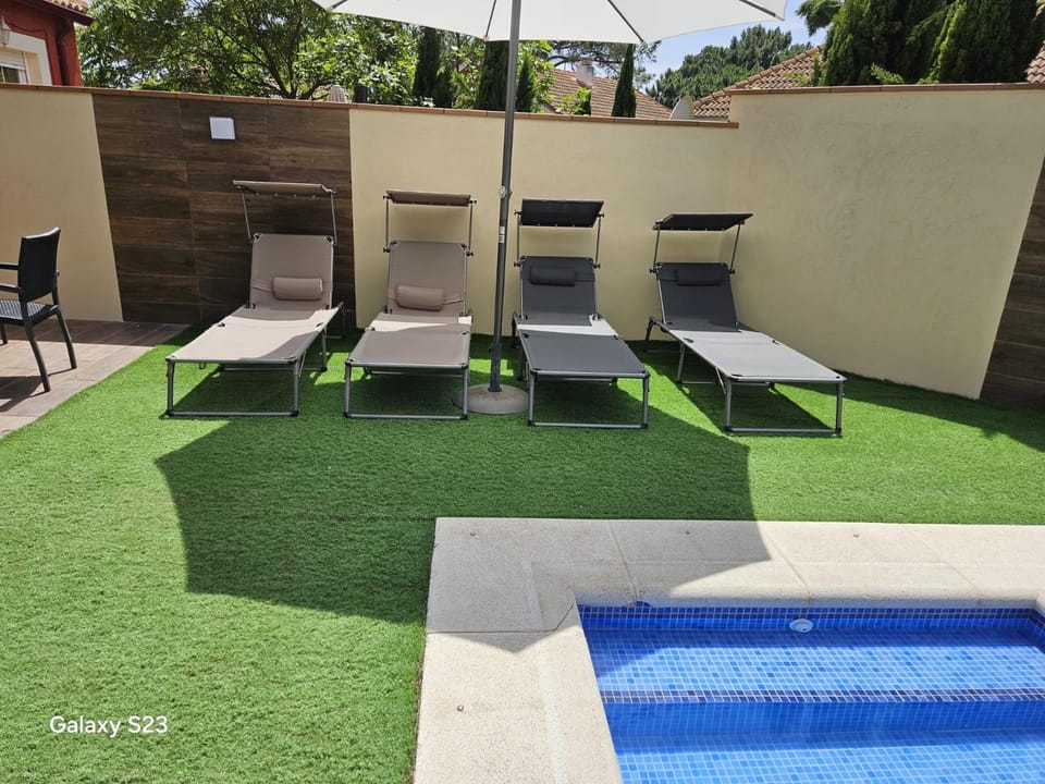 Acogedor chalet con jardín ideal para desconectar House in Community of Madrid