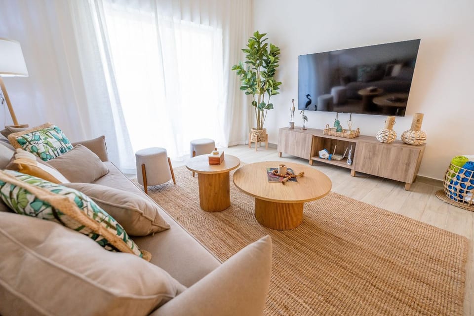 Bed, TV and multimedia, Living room
