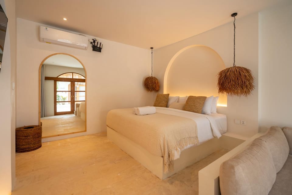 Bed, Photo of the whole room, Bedroom, air conditioner