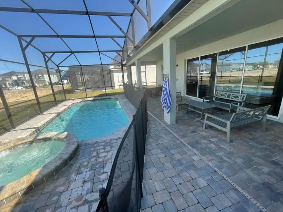 Orlando Adventure Awaits Ideal for 8 House in Four Corners