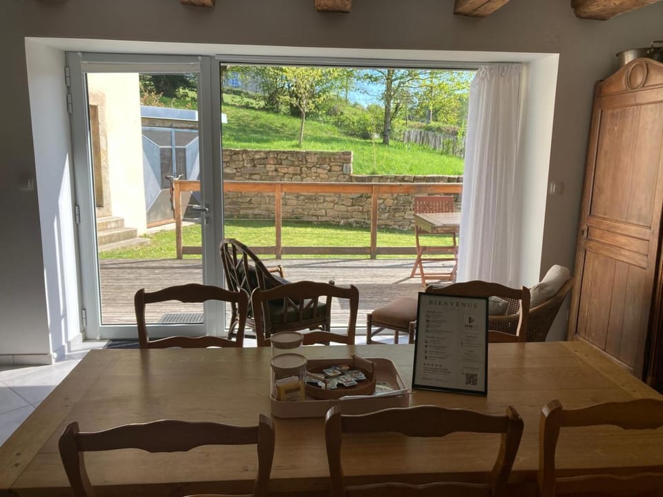 Living room, Dining area, Garden view