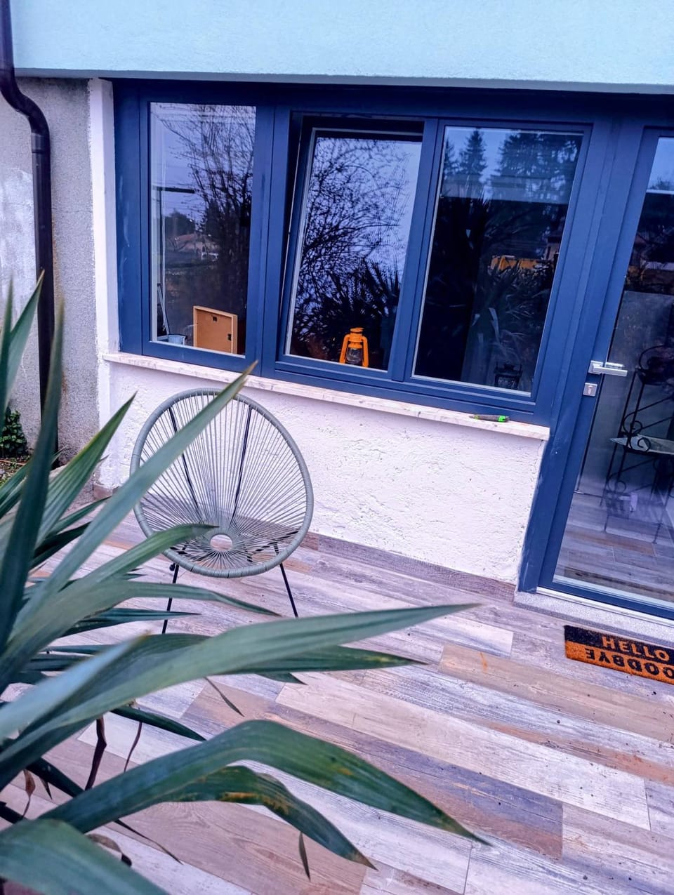 Property building, Day, Garden, Living room, Garden view