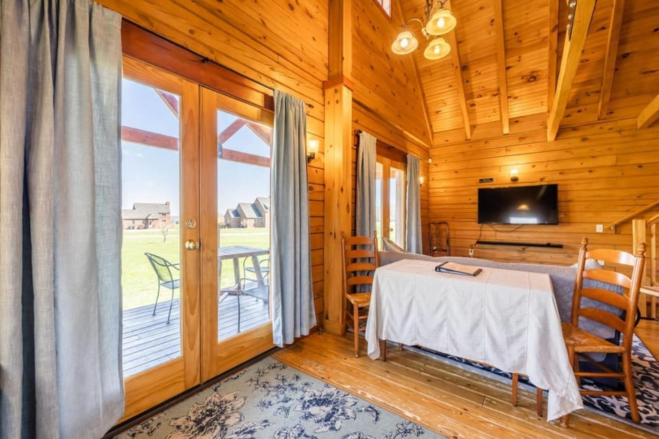 Rustic Cabin- Wineries and Breweries-Finger Lakes Cabin in Finger Lakes