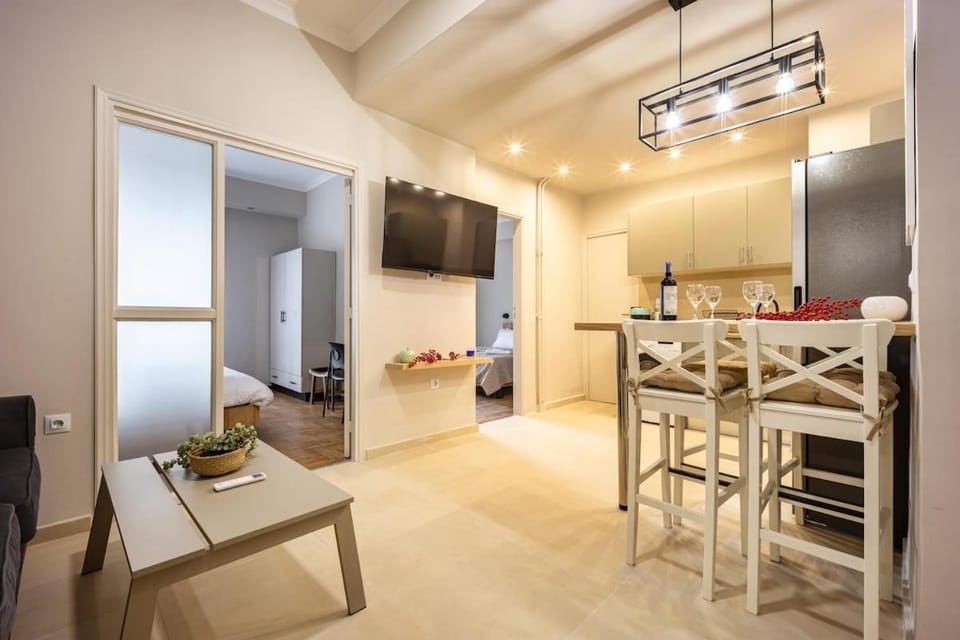 TV and multimedia, Kitchen or kitchenette, Living room, Seating area, oven, stove