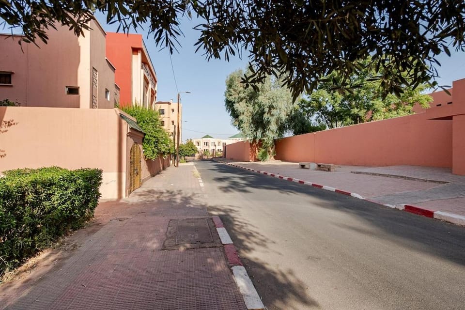 Propre et bien situé avec parking sous-sol etWi-Fi Apartment in Marrakesh